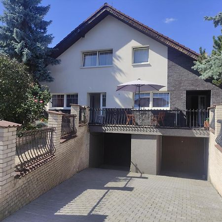 Cozy Gardens Apartments In Praha Bagian luar foto