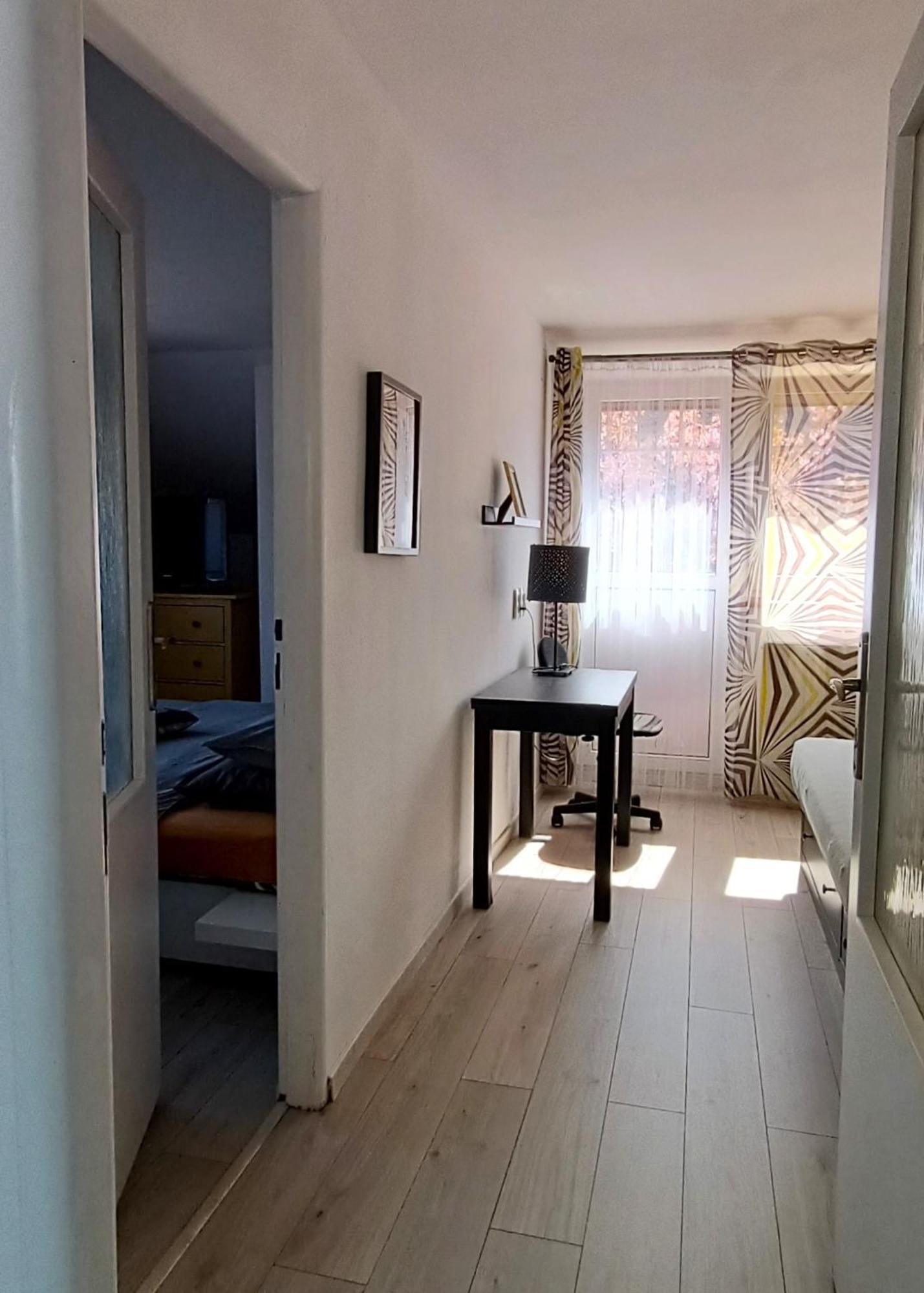 Cozy Gardens Apartments In Praha Bagian luar foto