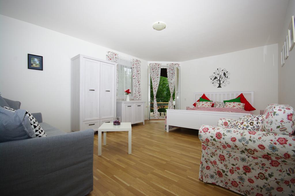Cozy Gardens Apartments In Praha Bagian luar foto