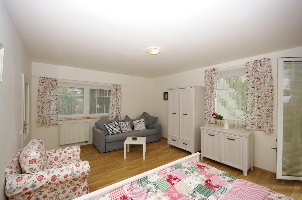 Cozy Gardens Apartments In Praha Bagian luar foto