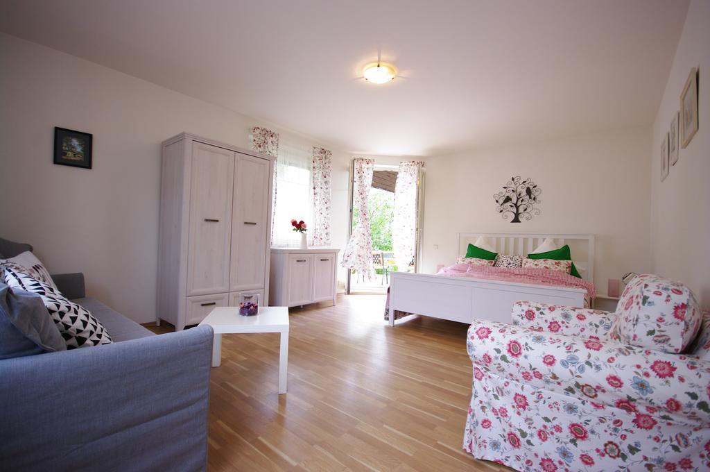 Cozy Gardens Apartments In Praha Bagian luar foto